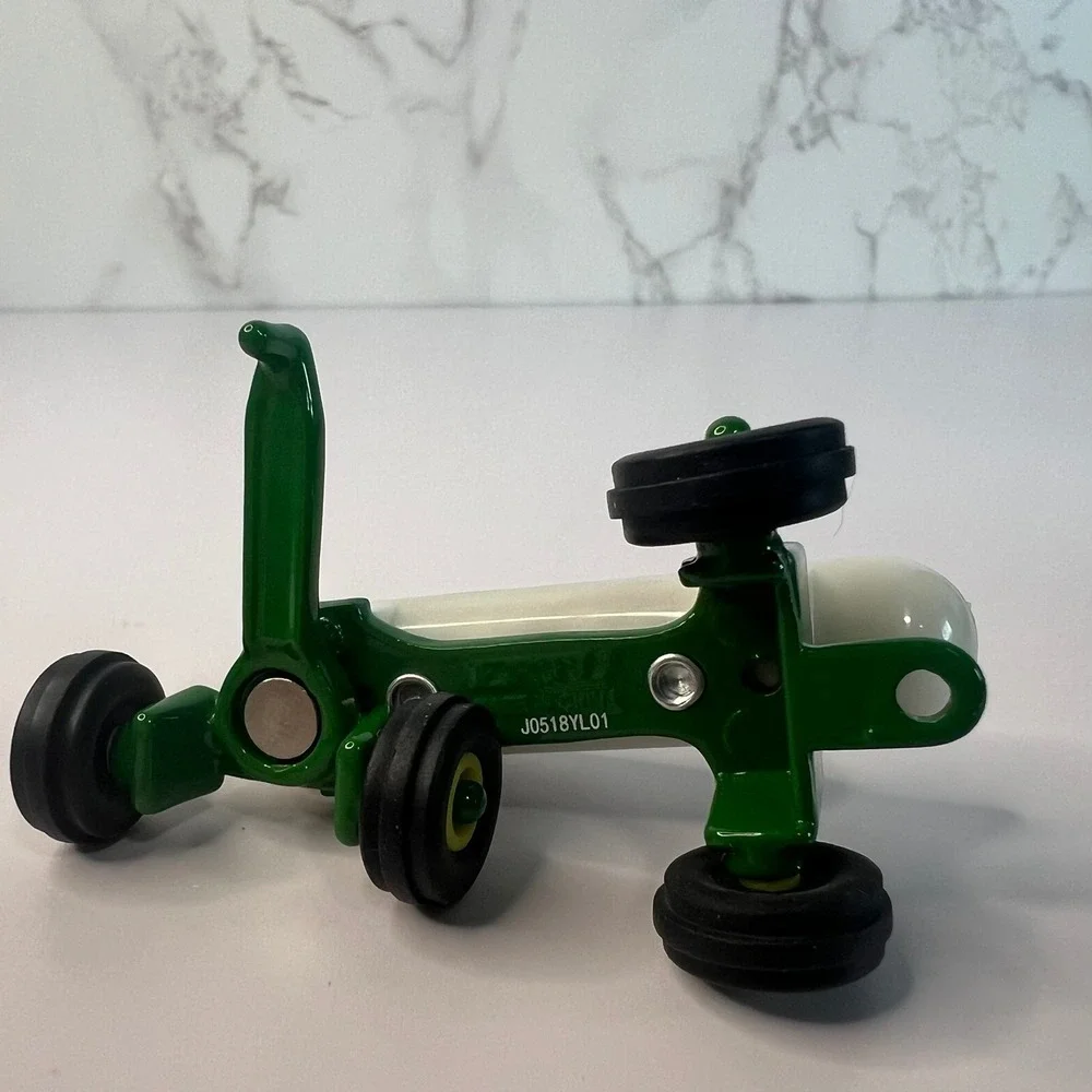 ERTL John Deere 1/64 Anhydrous Ammonia Tractor Tank Trailer‎ w/Yellow Rims, 3